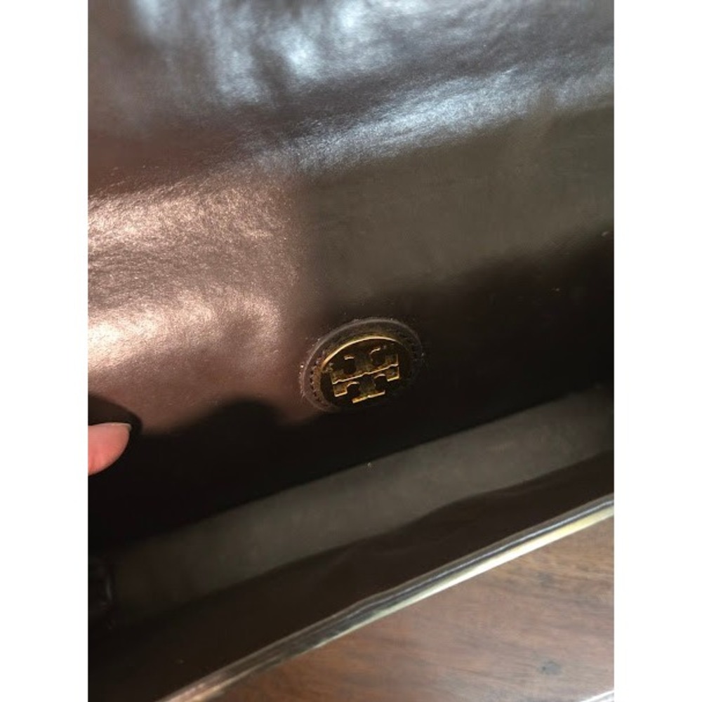 Tory Burch Kerry Resin Clutch - Picture 12 of 13